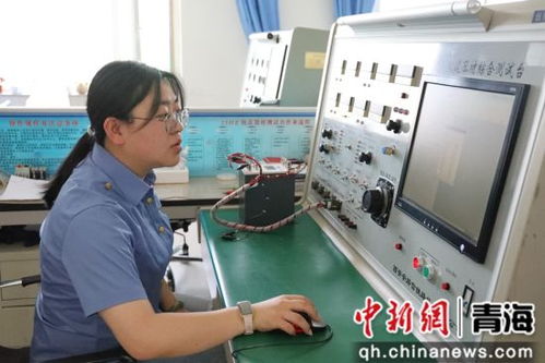 精准除杂症 护航钢铁动脉——青藏铁路信号兵工厂全力保障暑运通讯畅通